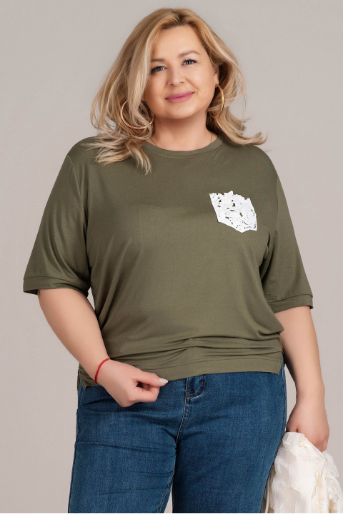 Макси блуза в зелено с декоративен джоб от бяла дантела