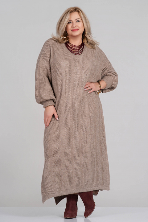 МАКСИ дълга плетена рокля в бежово с остро деколте