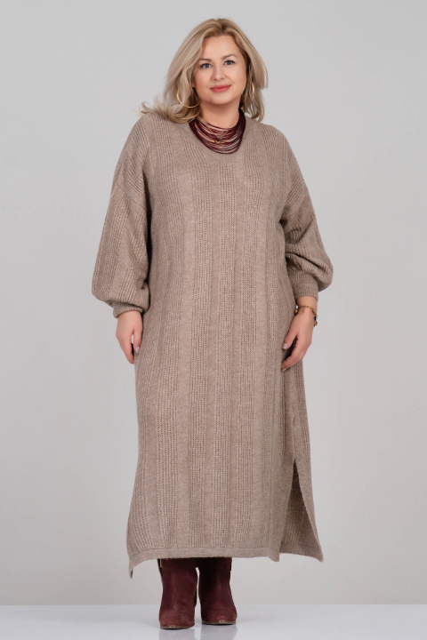 МАКСИ дълга плетена рокля в бежово с остро деколте