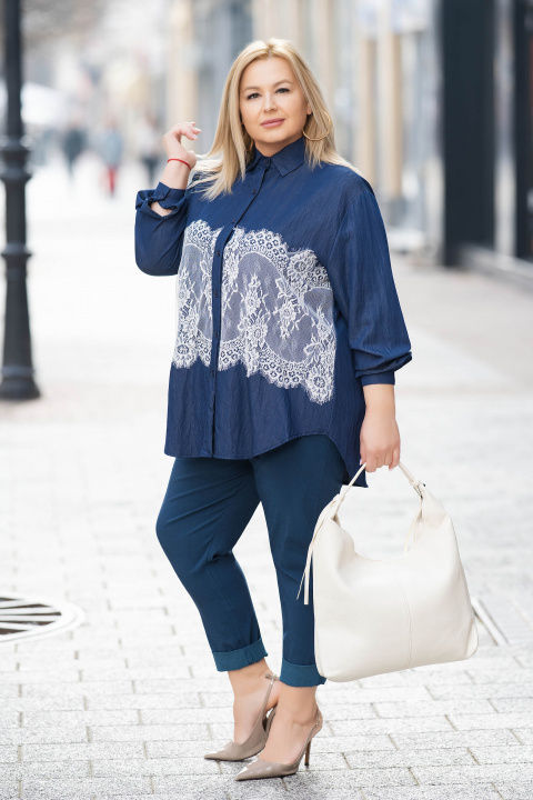 Макси дълга риза в денимово синьо с бяла дантела и свободна кройка