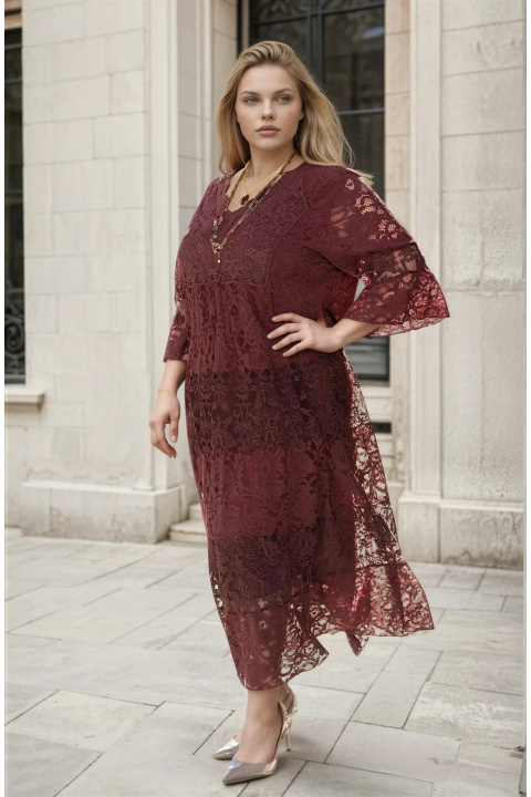 МАКСИ дълга рокля в цвят бордо с богата рязана дантела