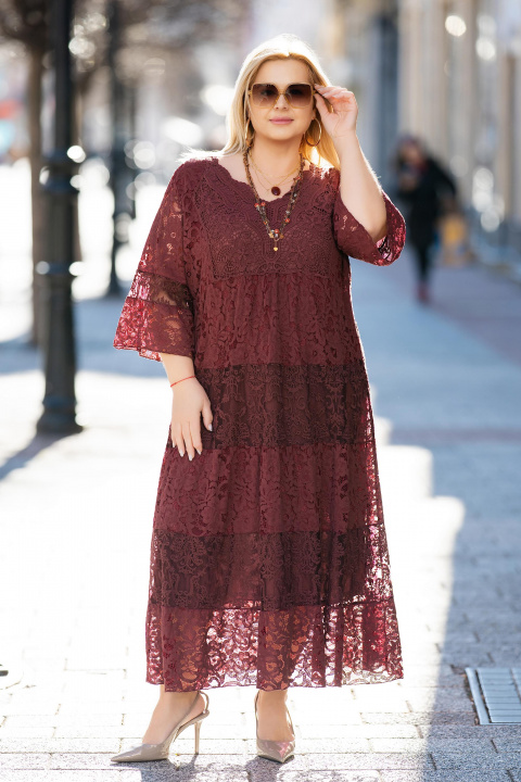 МАКСИ дълга рокля в цвят бордо с богата рязана дантела