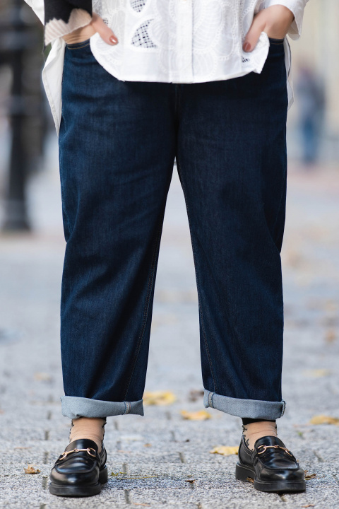 МАКСИ дънки бойфренд в тъмносиньо с висока талия и контрастни шевове