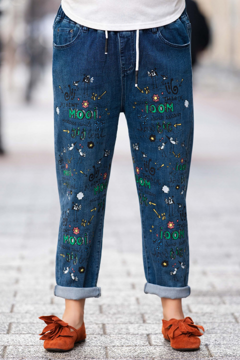 МАКСИ дънки с ластик и връзки в талията и цветна щампа с надписи