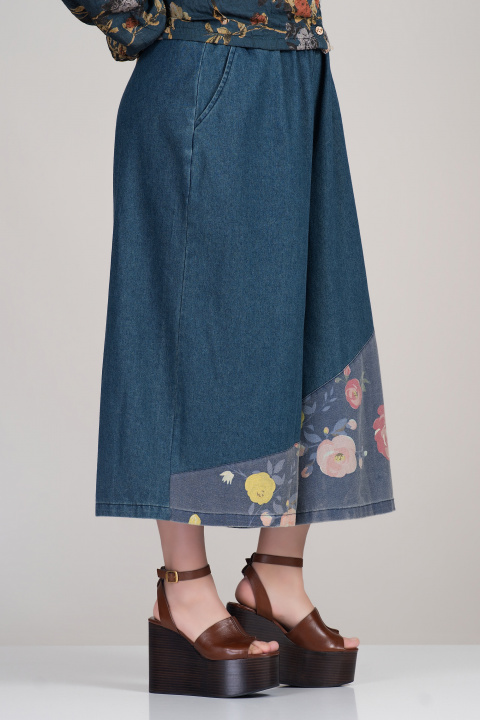 МАКСИ дънки с широк крачол, флорален кант в края и ластична талия