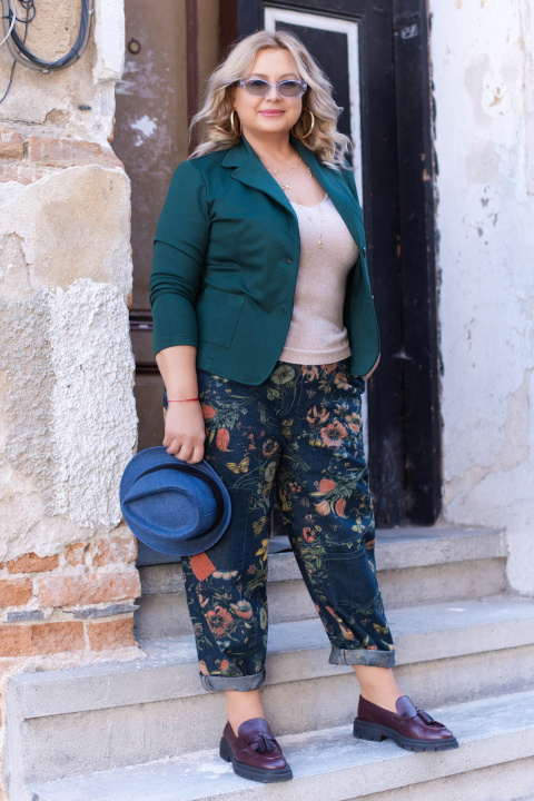 МАКСИ дънки тип бойфренд с цветен флорален принт и ластик в талията