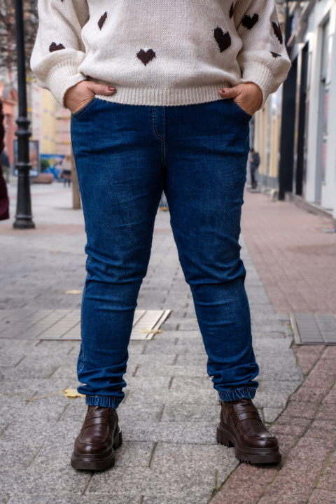 Макси дънки в синьо с ластик и бели връзки