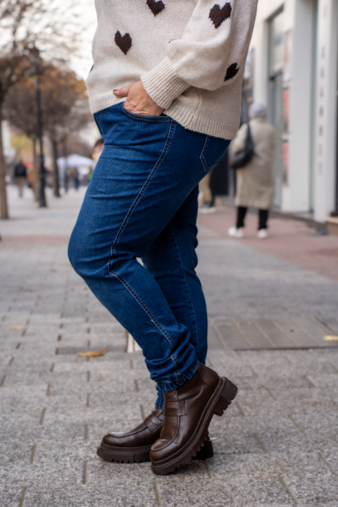 Макси дънки в синьо с ластик и бели връзки