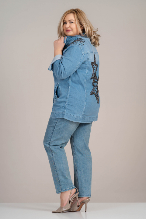 Макси дънково яке от памук в светлосиньо с метални капси и звездена на гърба