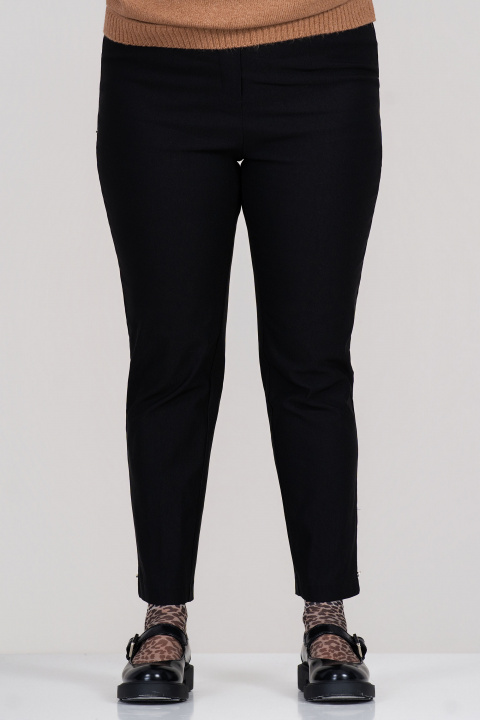 МАКСИ еластичен панталон в черно по тялото