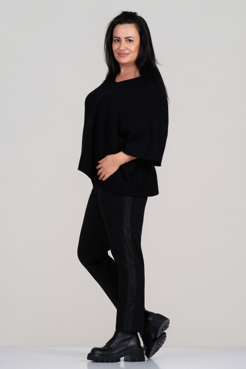 МАКСИ еластичен панталон в черно с лъскав страничен кант