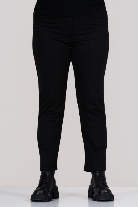 МАКСИ еластичен панталон в черно с лъскав страничен кант