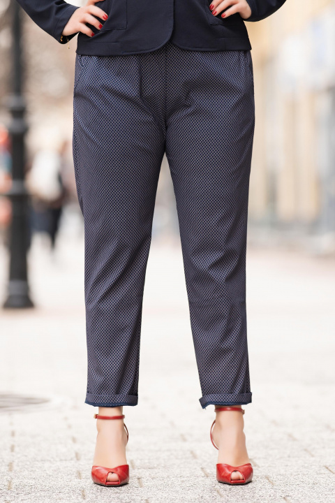 МАКСИ еластичен панталон в тъмносиньо със светъл принт