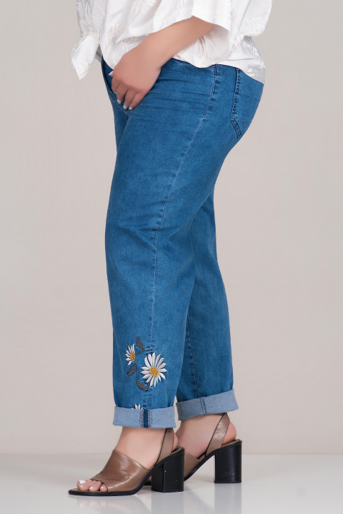 МАКСИ еластични дънки с бродирани маргаритки