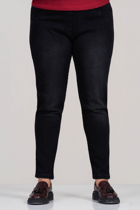 МАКСИ еластични дънки в черно с цип и панделка в края