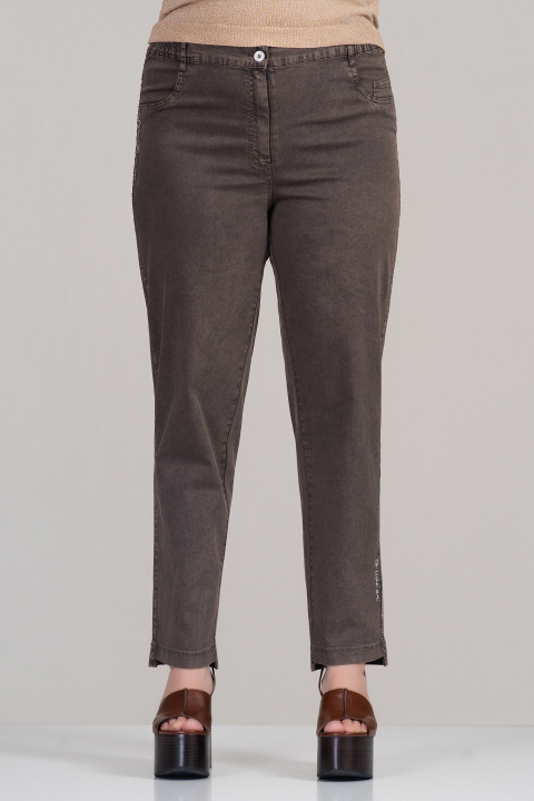 Макси еластични кафяви дънки с декоративни надписи с камъни