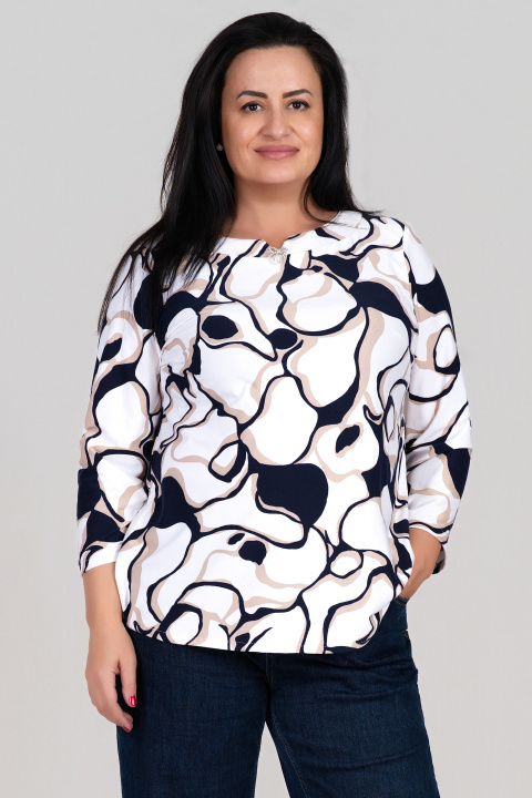 МАКСИ елегантна блуза в цвят ванилия с брошка панделка и абстрактен принт в черно и бежово