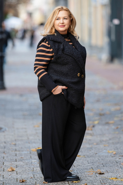 МАКСИ елек от каракул в черно