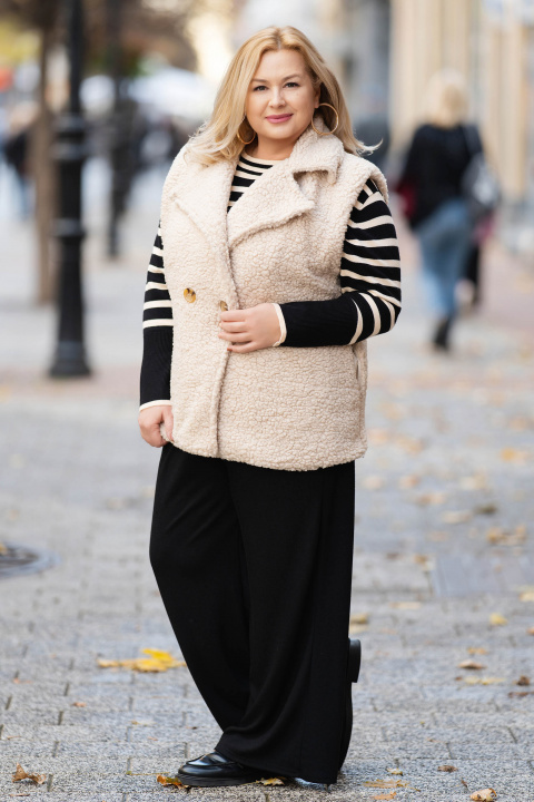 МАКСИ елек от каракул в светлобежово