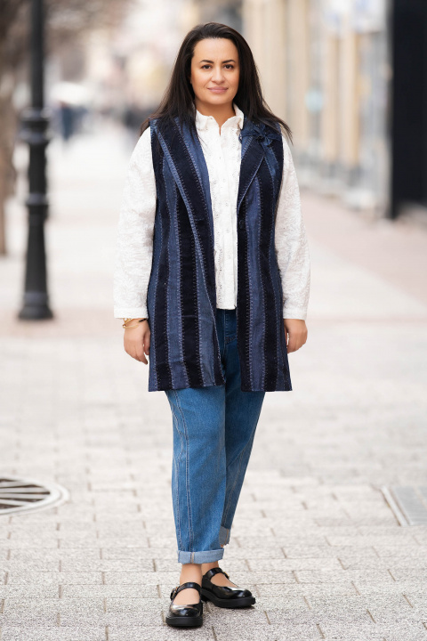 Макси елек от памук с вертикално райе в синьо и черно