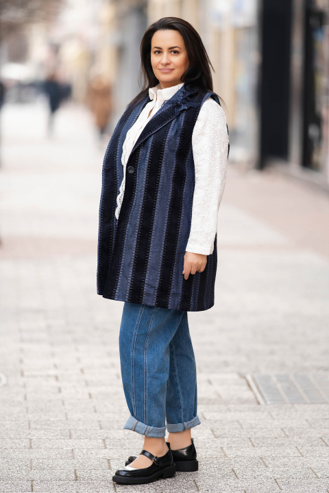 Макси елек от памук с вертикално райе в синьо и черно