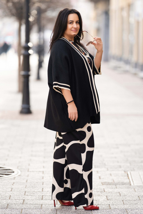 МАКСИ жилетка от фино плетиво в черно с нишка ламе и бежов кант