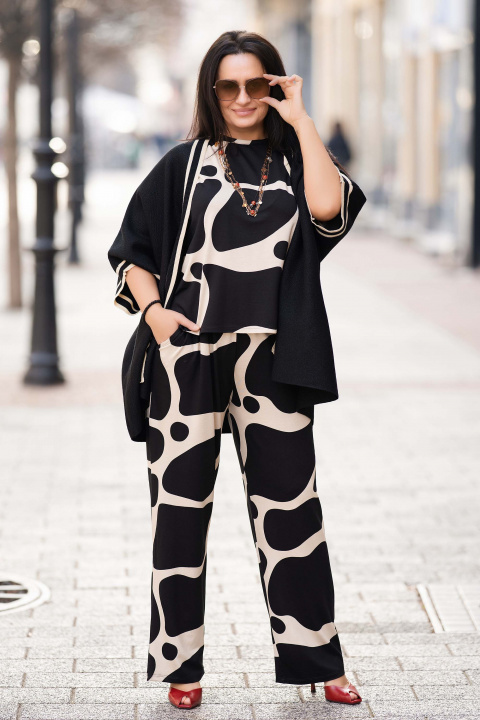 МАКСИ жилетка от фино плетиво в черно с нишка ламе и бежов кант