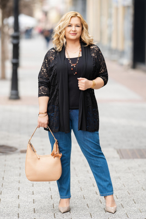 Макси жилетка от вискоза в черно с дантелени елементи