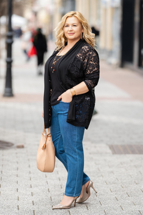 Макси жилетка от вискоза в черно с дантелени елементи