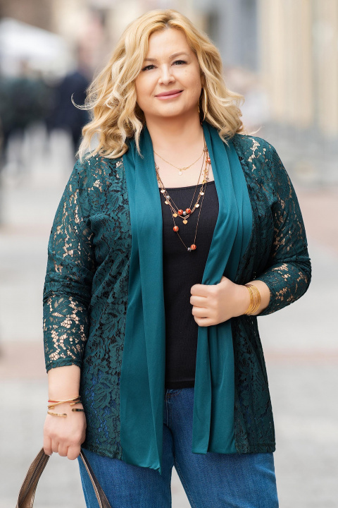 Макси жилетка от вискоза в зелено с дантелени елементи