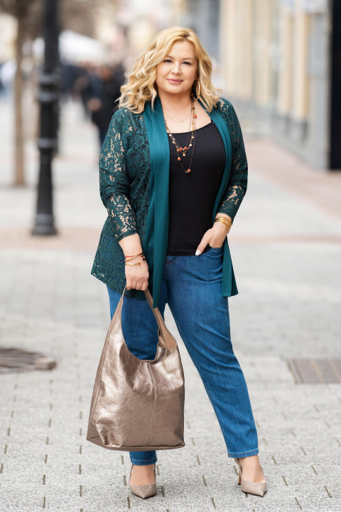 Макси жилетка от вискоза в зелено с дантелени елементи