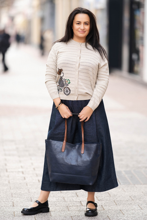 МАКСИ жилетка с апликация момиче на колело в светлобежово