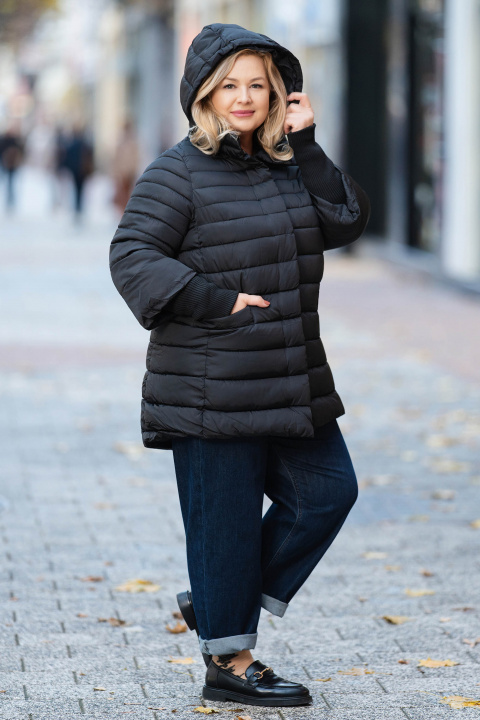 МАКСИ капитонирано яке в черно с дълъг плетен ръкав в края