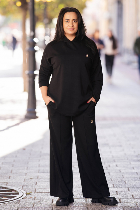 МАКСИ комплект в черно с малка брошка златисто мече с камъни