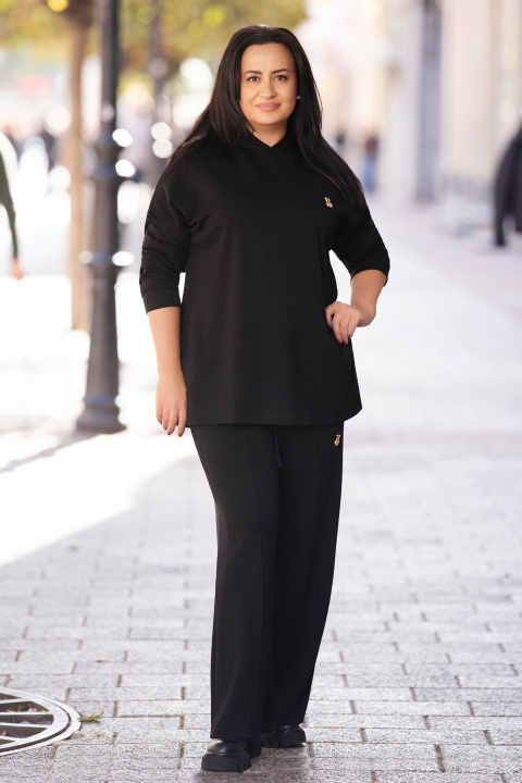 МАКСИ комплект в черно с малка брошка златисто мече с камъни