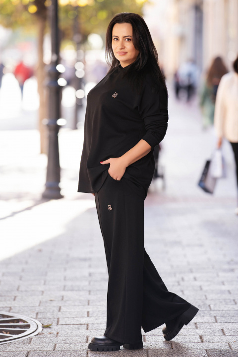 МАКСИ комплект в черно с малка брошка златисто мече с камъни