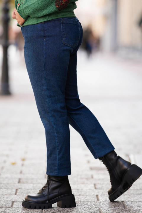 МАКСИ меки и еластични дънки в класически син цвят