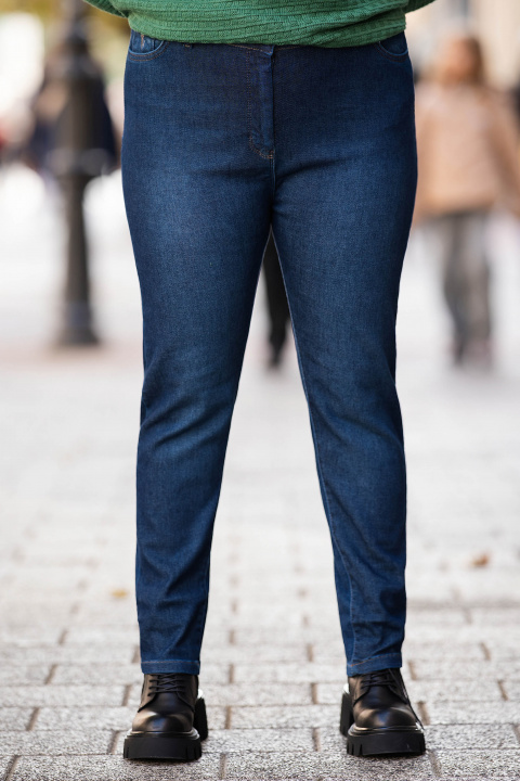 МАКСИ меки и еластични дънки в класически син цвят