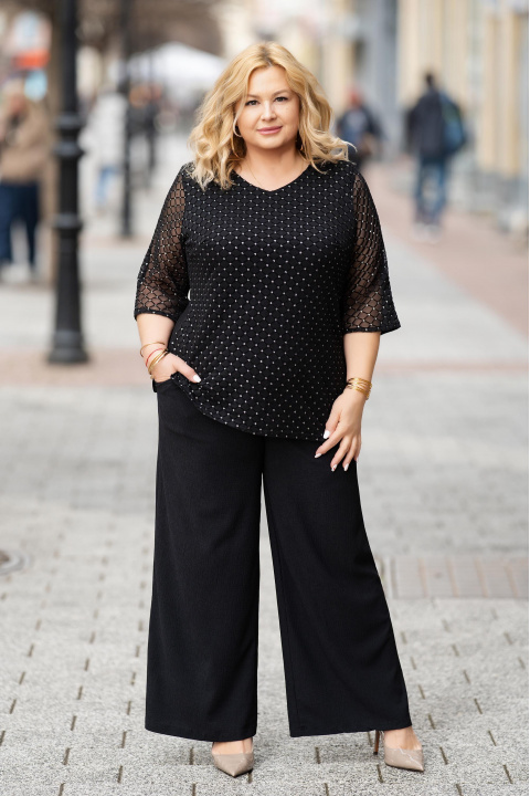 МАКСИ мрежеста блуза в черно с остро деколте и декорирани камъни