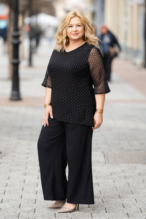 МАКСИ мрежеста блуза в черно с остро деколте и декорирани камъни