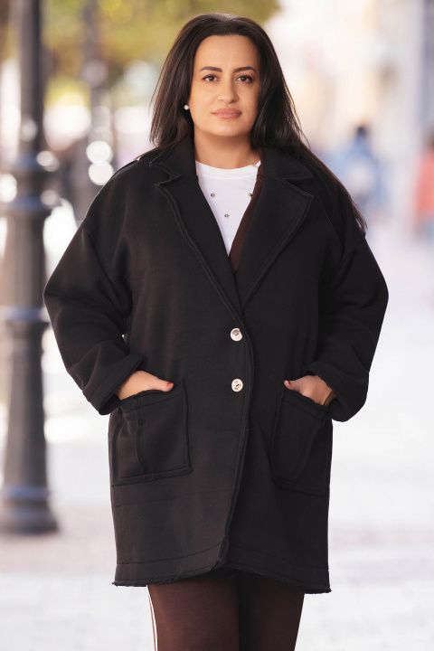 МАКСИ палто в черно с елегантна визия и удобна дължина