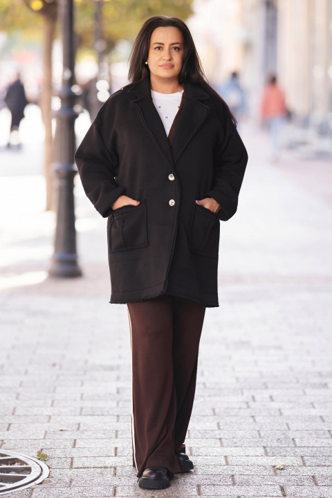 МАКСИ палто в черно с елегантна визия и удобна дължина