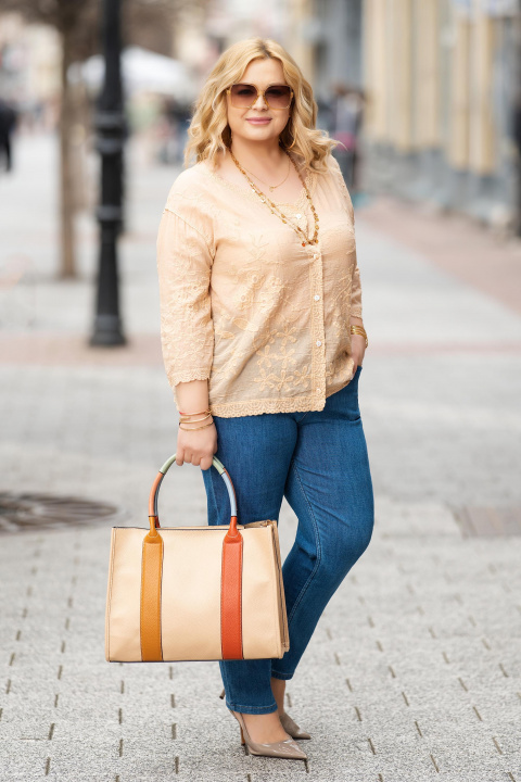 МАКСИ памучна блуза в бежово с флорална бродерия и копчета