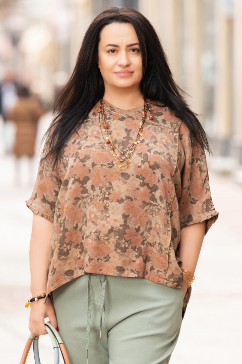 Макси памучна туника в бежово с остро деколте и флорален принт