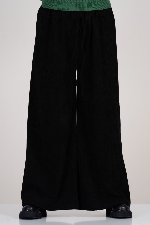 МАКСИ панталон в черно от плътна релефна материя