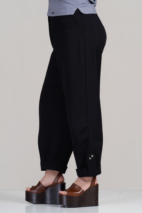 МАКСИ панталон в черно с 7/8 дължина