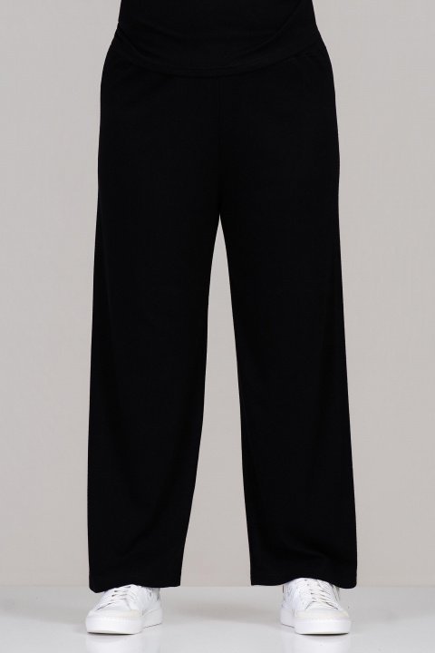 МАКСИ панталон в черно с еластична талия и права кройка