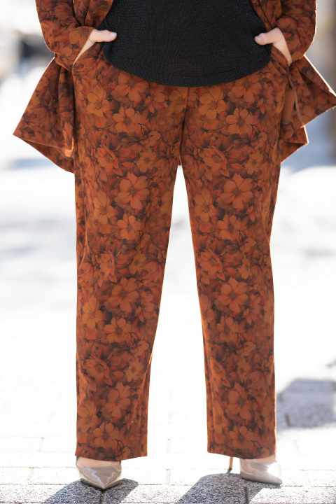 МАКСИ панталон в цвят керемида с флорален принт и свободна кройка