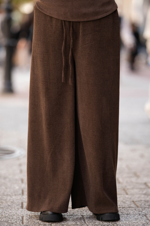 МАКСИ панталон в кафяво от плътна релефна материя