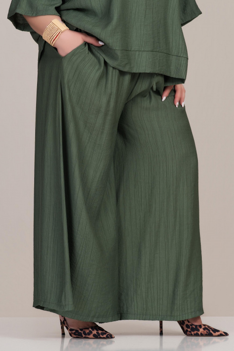 МАКСИ панталон в зелено със свободна кройка и ластик с връзки в талията